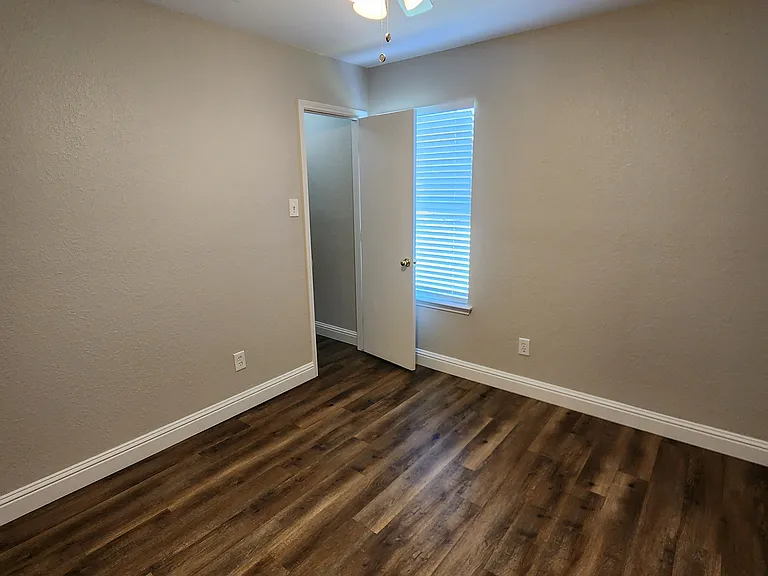 607 Hollyberry Dr — Photo 24