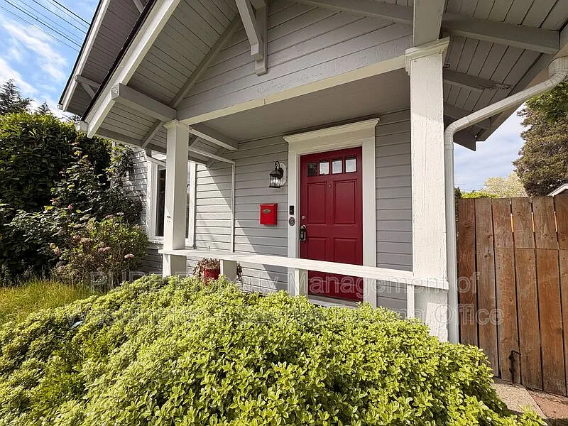 Building Photo - 809 S 45th St