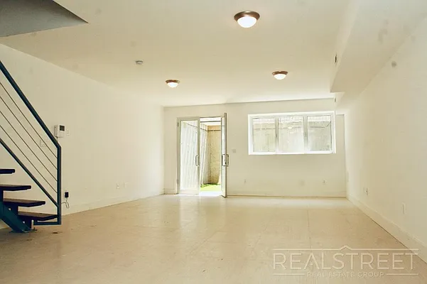 Rented by Real Street Inc | media 20