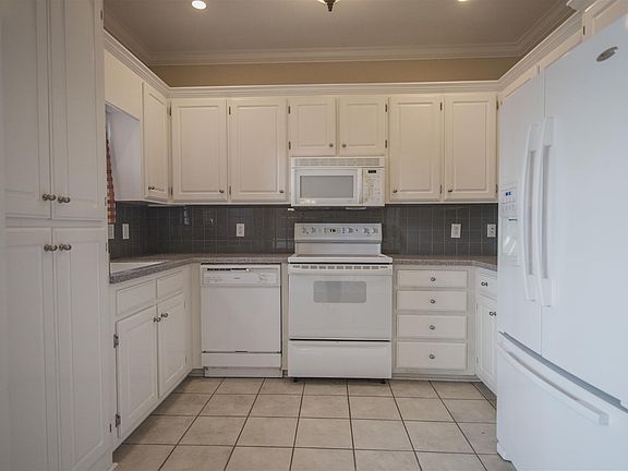 4th image of 2725 Waywood Dr