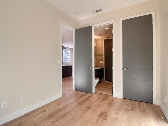 2nd image of 1454 S Van Ness Ave APT 5