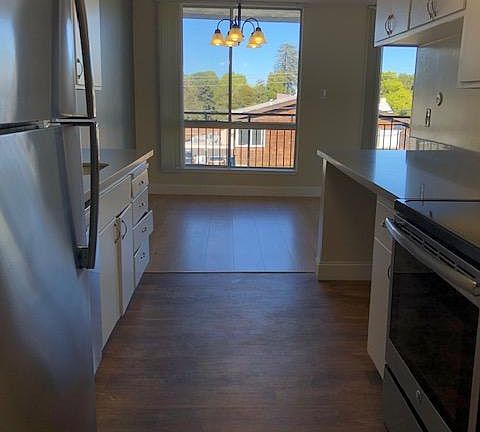 2nd image of 2165 Carlmont Dr #207