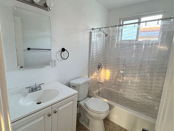 5th image of 1333 W Walnut St
