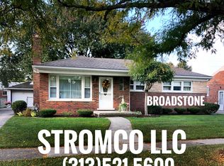 21326 Broadstone St, Harper Woods, MI 48225