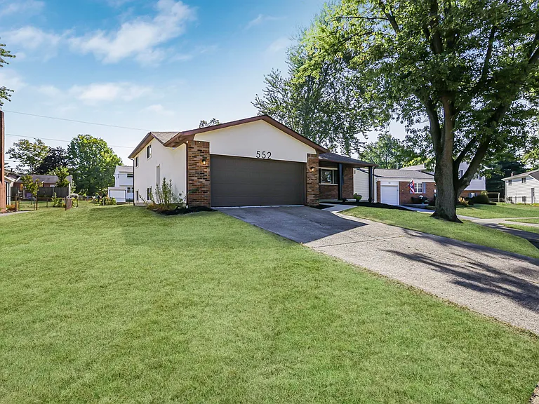 552 Allview Ct — Photo 2