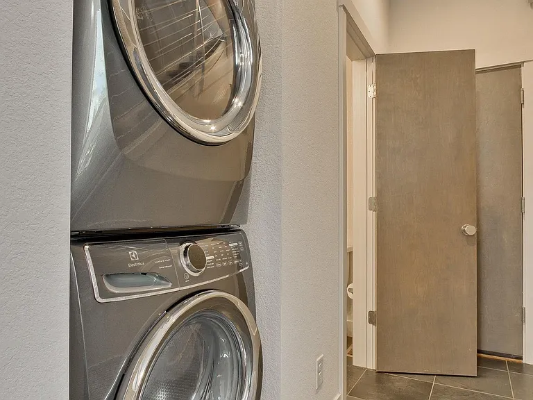 1036 W 37th Ave — Photo 8