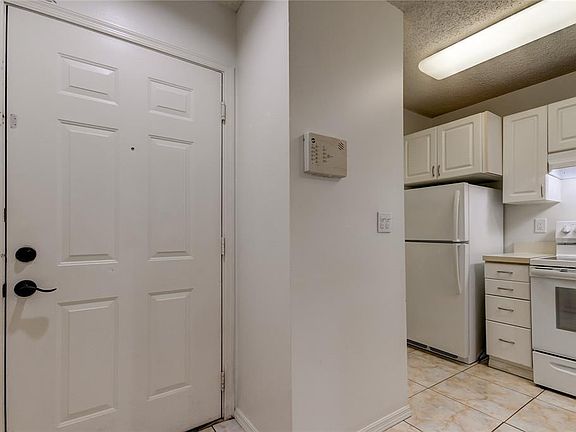 3rd image of 10024 Strafford Oak Ct APT 808