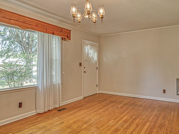 5th image of 888 Ashwood Dr