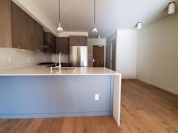 3rd image of 2652 Harrison St APT 306