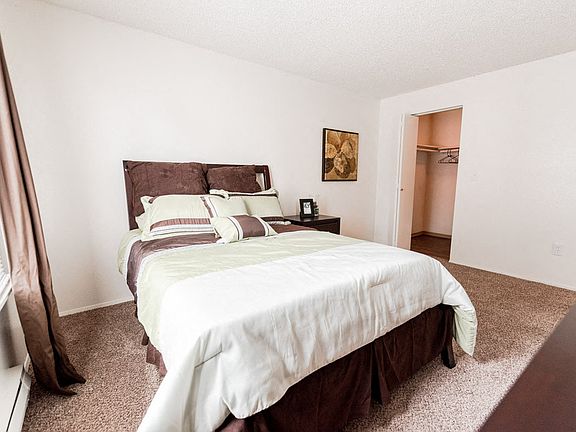 Steilacoom Apartments - Harbor Oaks Apartments - Bedroom 1