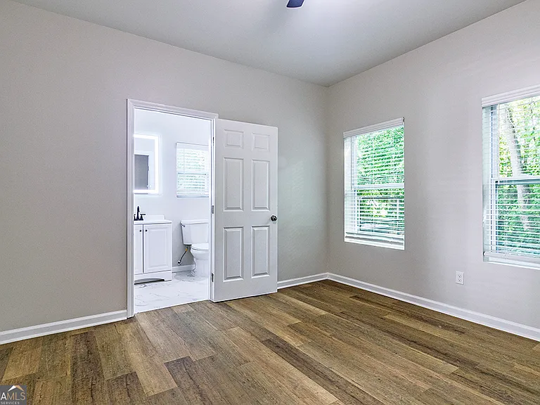 2741 Village Green Dr — Photo 10