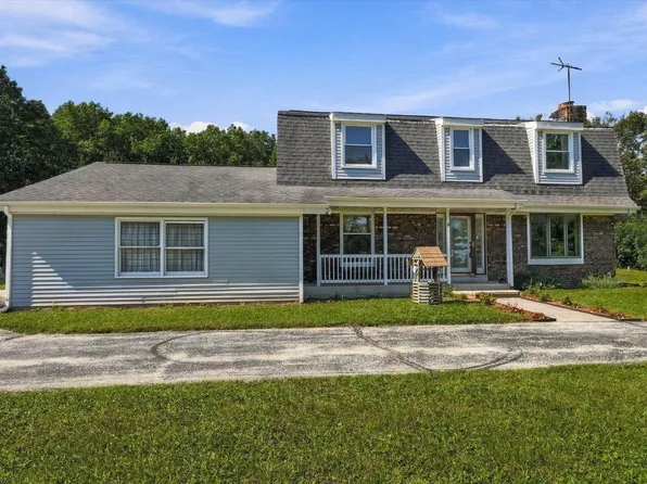 1582 Edgewater COURT, Grafton, WI 53024