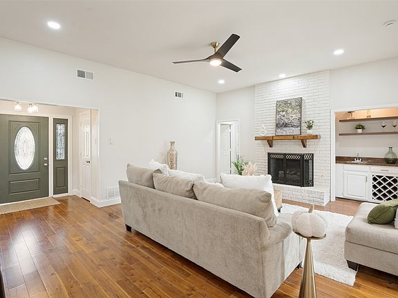 2nd image of 2101 Lyon Ct