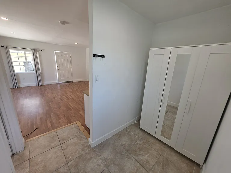 10533 Nassau Ave — Photo 10
