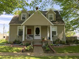 116 N Main St, Dix, IL 62830