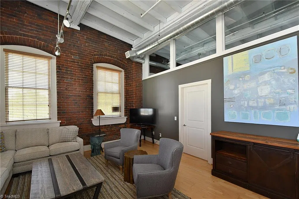 2 bed, 1209 sqft, $1,800 — Photo 1