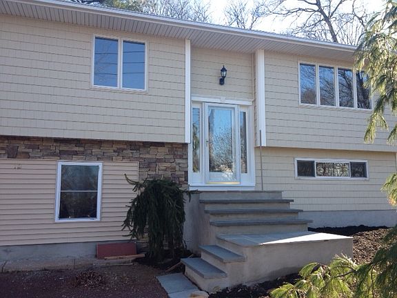 3rd image of 112 Long St