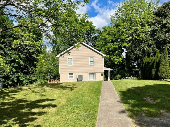 103 1/2 Lilly St, Beckley, WV 25801