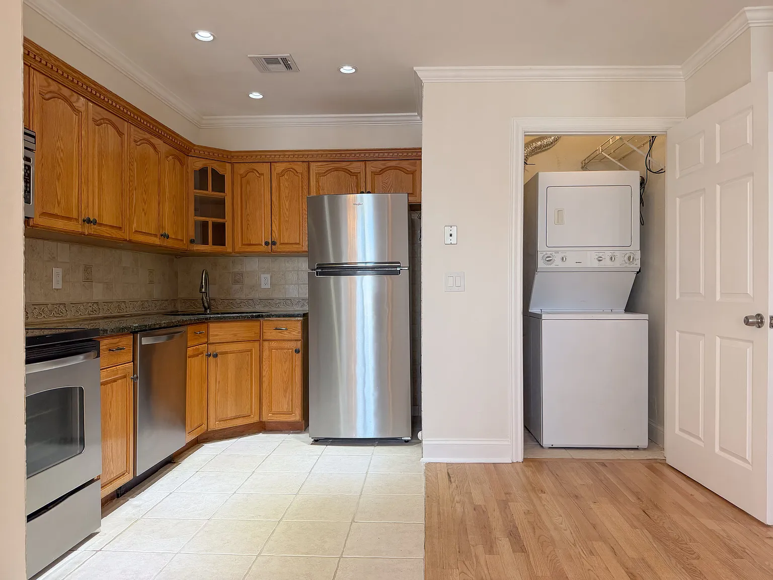1 bed, 702 sqft, $2,100 — Photo 2