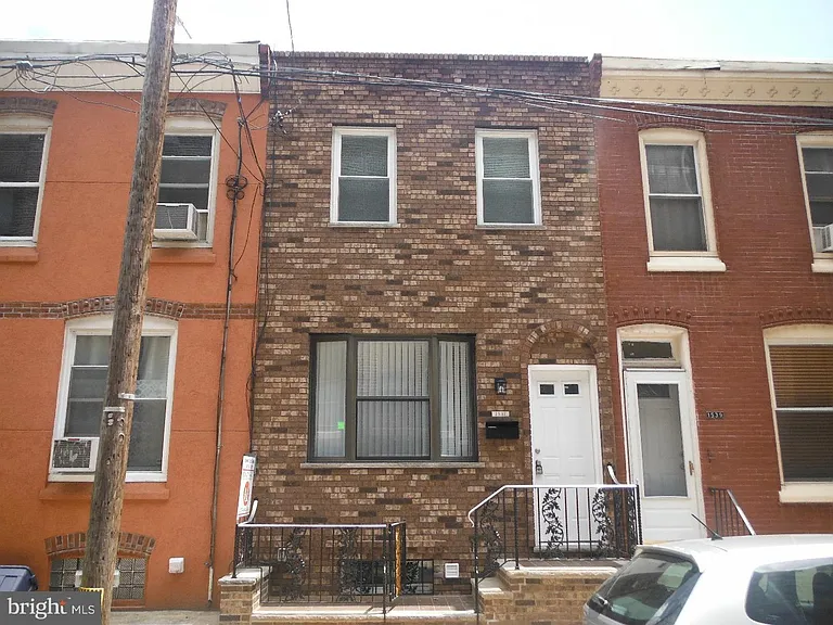 1537 S Chadwick St — Photo 2