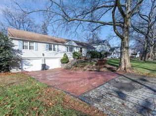 287 Buttonwood Dr, Paramus, NJ 07652