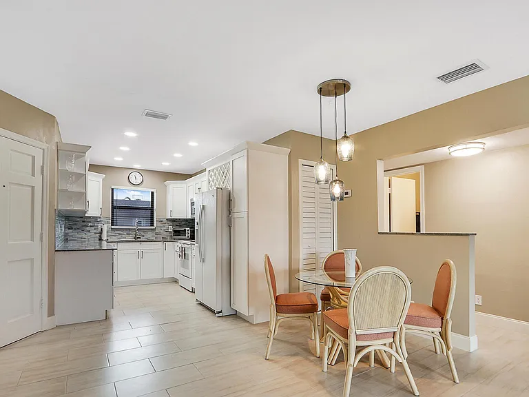 755 Saturn St #E204 — Photo 4