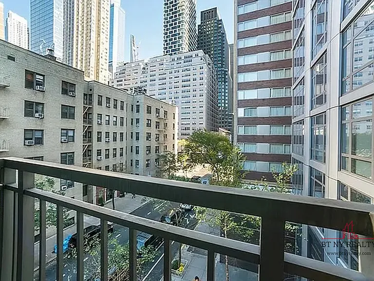 310 W 52nd St #5G — Photo 8