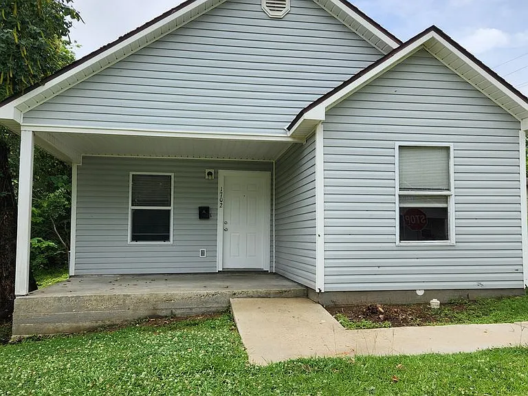 1702 Terrace Ave — Photo 1