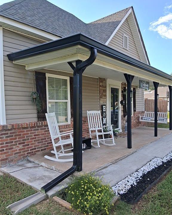1st image of 730 N Tucker Ave