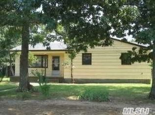 78 Pinewood Dr, Shirley, NY 11967