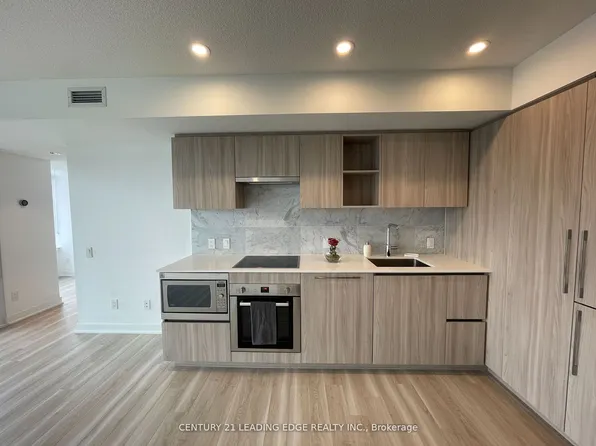 17 Bathurst St, Toronto, ON