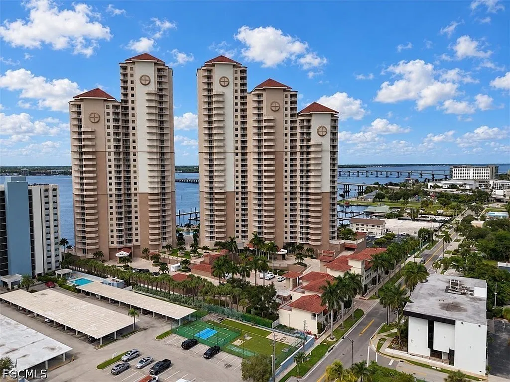 2 bed, 2.5 bath, 1677 sqft, $3,500 — Photo 2