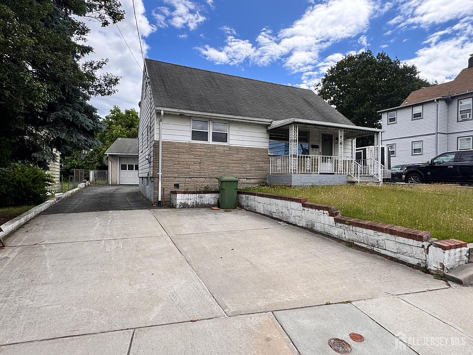 1st image of 554 Ridgeway Ave