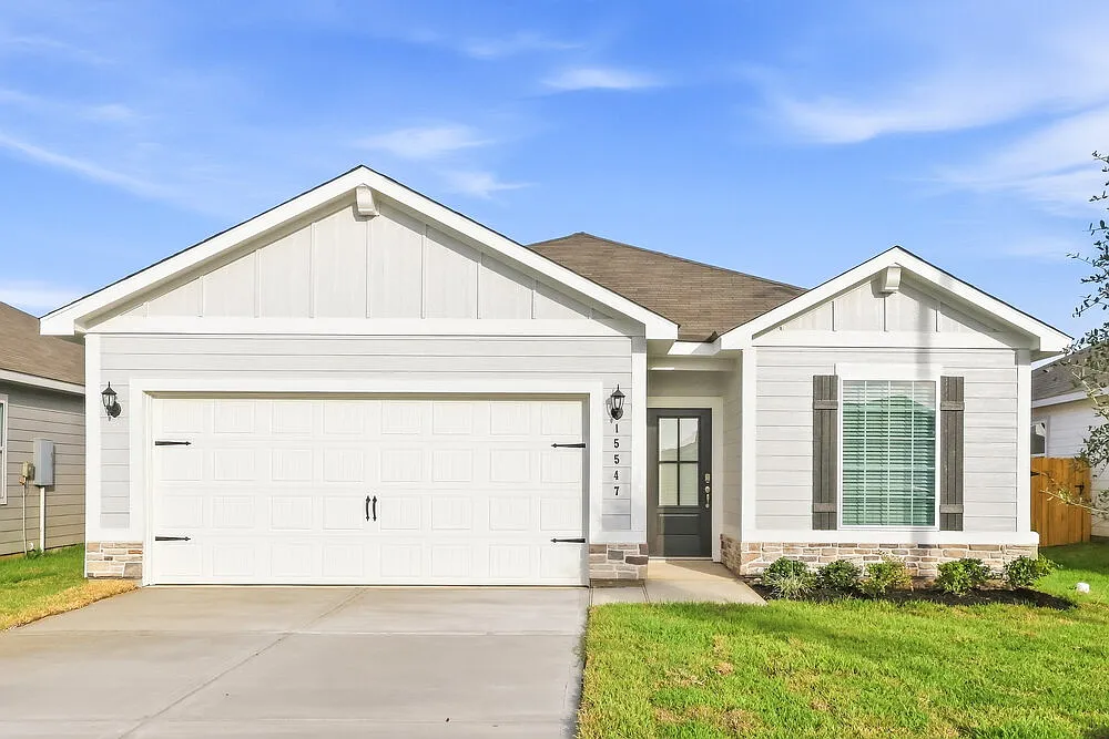 3 bed, 2.0 bath, 1552 sqft, $1,803 — Photo 1