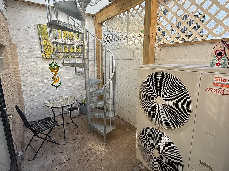 2013 Fleet St — Photo 18