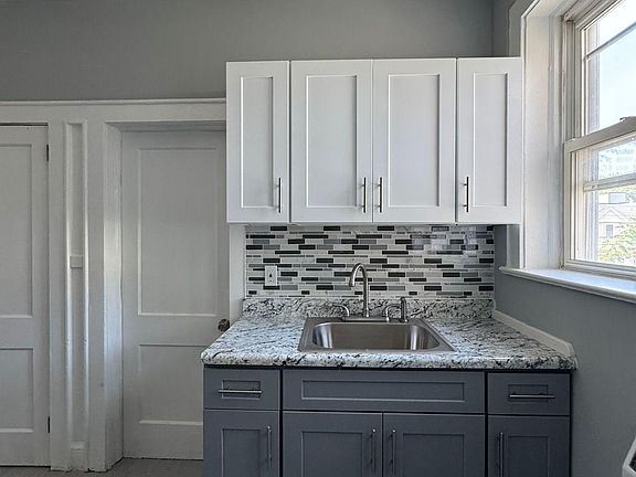 3rd image of 368-370 S 20th St #7