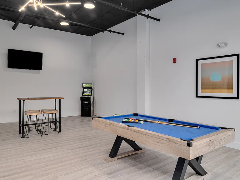 2400 E Huntingdon St — Photo 16