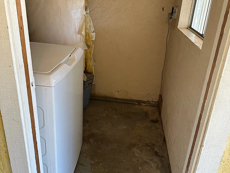 483 E Daleville Ave — Photo 37