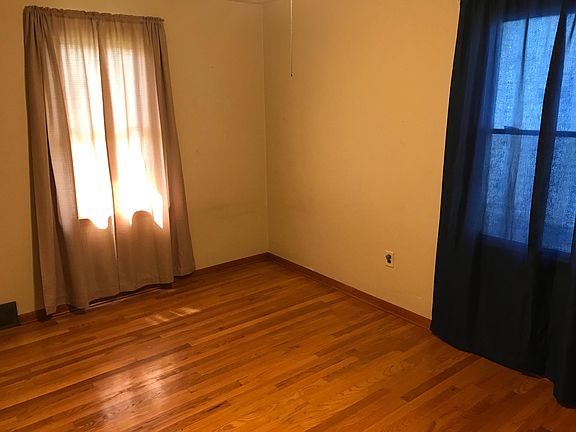 5th image of 136 Rosslyn Blvd