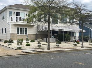 217 E Denver Ave, Wildwood Crest, NJ 08260