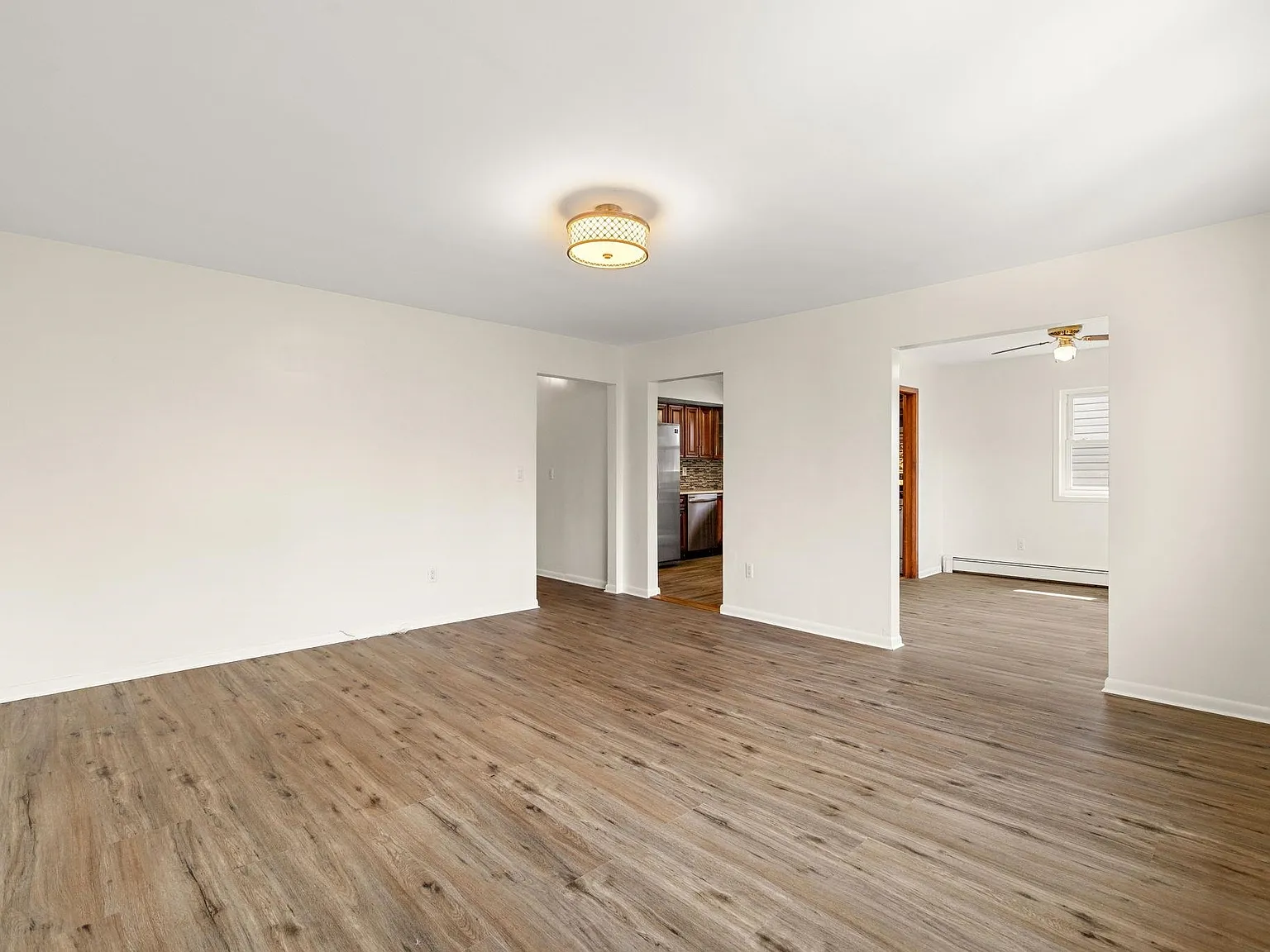 3 bed, 2.0 bath, 1400 sqft, $3,300 — Photo 4