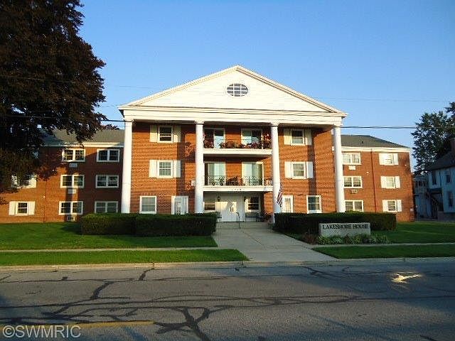 1st image of 1249 Lakeshore Dr APT 305