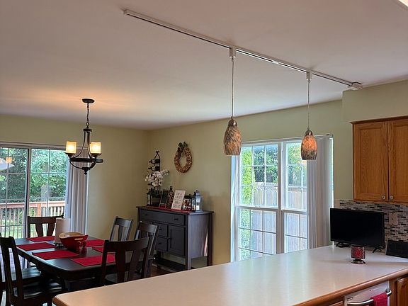 4th image of 3163 Country Ln