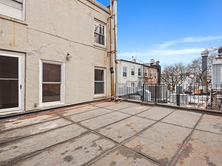 120 Smith St #1 — Photo 8
