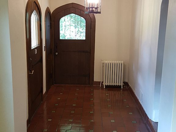 Lovely entry foyer