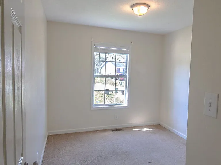 955 Russet Dr — Photo 11