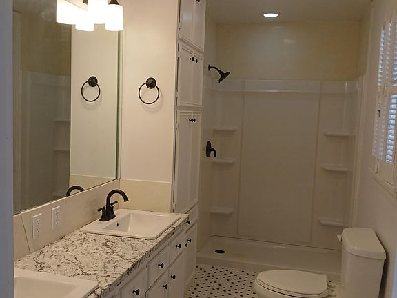 4th image of 404 E Adams Ave