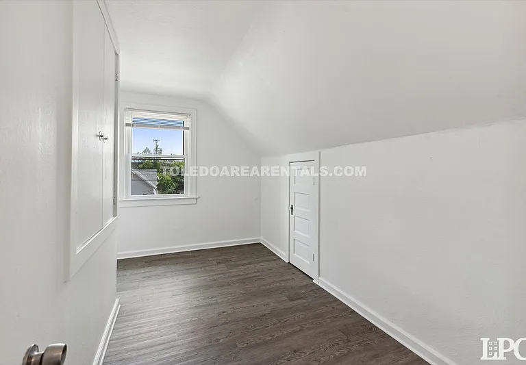 3843 Peru St #3 — Photo 12