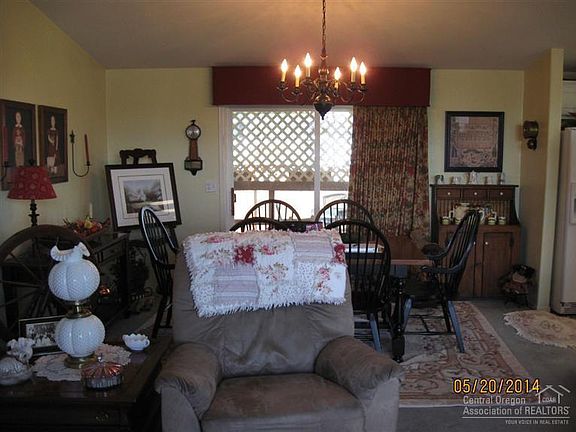 5th image of 817 NE Shoshone Dr