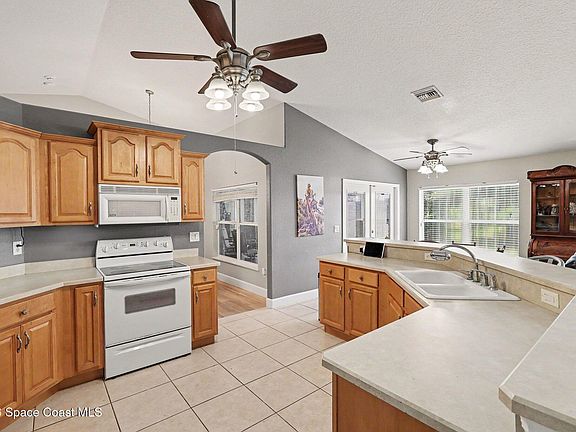 4th image of 3525 Gloria Ave